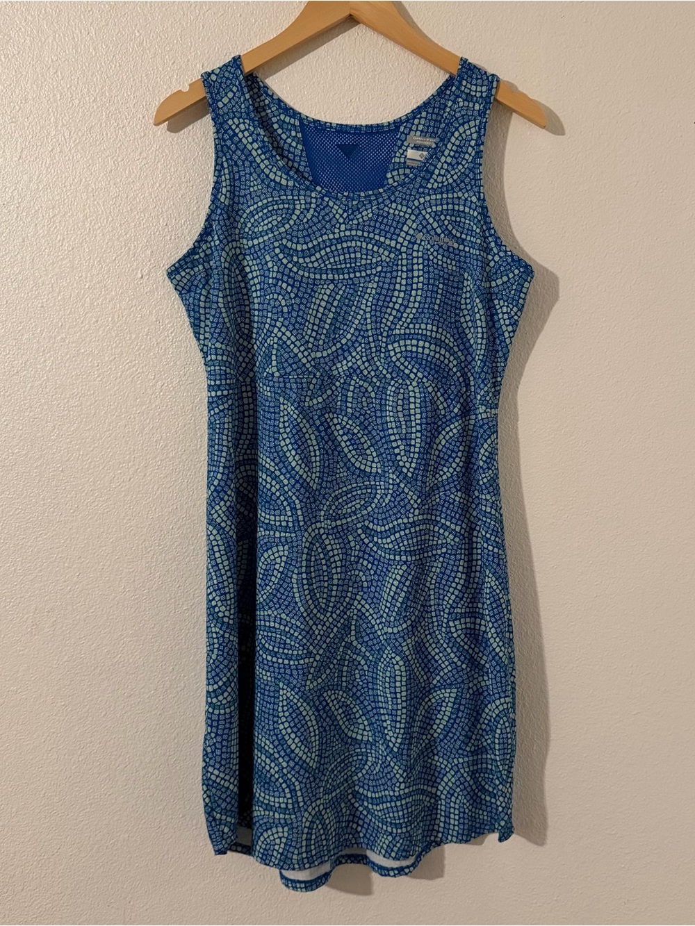 Columbia Women’s Omni-Freeze Zero Dress Size Large Cooling Athleisure Blue Tones